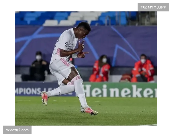 反种族主义横幅亮相伯纳乌，皇马坚定支持维尼修斯应对争议事件